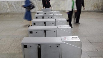 Halte Metro pyongyang menjadi salah satu halte kereta bawah tanah terdalam di dunia hingga 110 meter.  (Foto: Reuters)