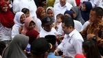 Massa Banjiri Bazar Sembako Murah di Tegal