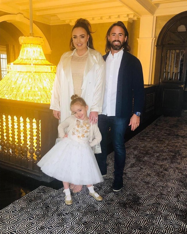 Lahir dari keluarga kaya-raya, Tamara Ecclestone pun dinikahi pria tajir. Suaminya adalah Jay Rutland seorang pengusaha asal Essex, Inggris yang memiliki perusahaan bernama Bigrate Business Developments, Ltd. Kekayaannya diperkirakan 38 juta poundsterling atau sekitar Ro 705 miliar. Foto: Instagram @tamaraecclestoneofficial