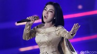 Salah satunya adalah lagu baru miliknya yang diciptakan Melly Goeslaw yakni Restu. Pool/Palevi S/detikFoto.