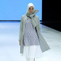Fashion show busana muslim Shafira yang mengangkat tema World Wonderer di Indonesia Fashion Week 2019, Jakarta Convention Center, Senayan, Jakarta. Jumat, [29/03/2019]. Foto: Mohammad Abduh/Wolipop