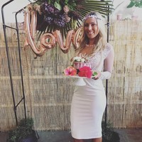 Emily cukup sukses sebagai blogger makanan yang kerap memberikan resep-resep makanan sehat. Wanita berambut panjang itu juga menjalani hidup vegan.  Foto: dok. Facebook, Instagram