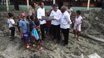 Momen Jokowi Sambangi Korban Banjir Bandang Sentani