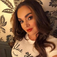 Keluarga Tamara Ecclestone bahkan memiliki gunung. Tidak habis pikir, pembelian orang kaya bisa saja benda-benda yang tak terduga. Beberapa waktu lalu, Tamara mengaku bahwa sang ayah membeli salah satu gunung di Swiss. Foto: Instagram @tamaraecclestoneofficial