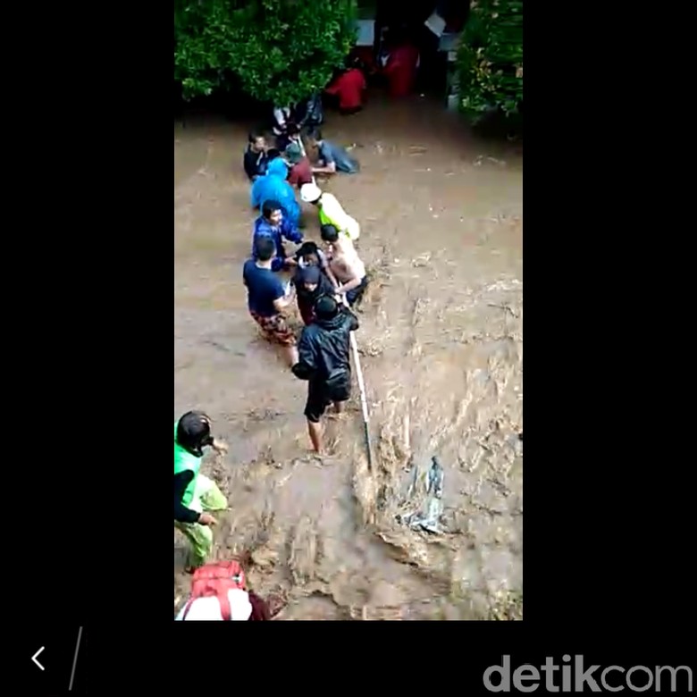 Banjir Terjang Ujungberung Bandung Banjir Terjang Ujungberung Bandung