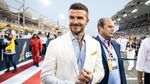 Pesona Beckham Saat Jadi Pengibar Bendera Finis di F1 GP Bahrain