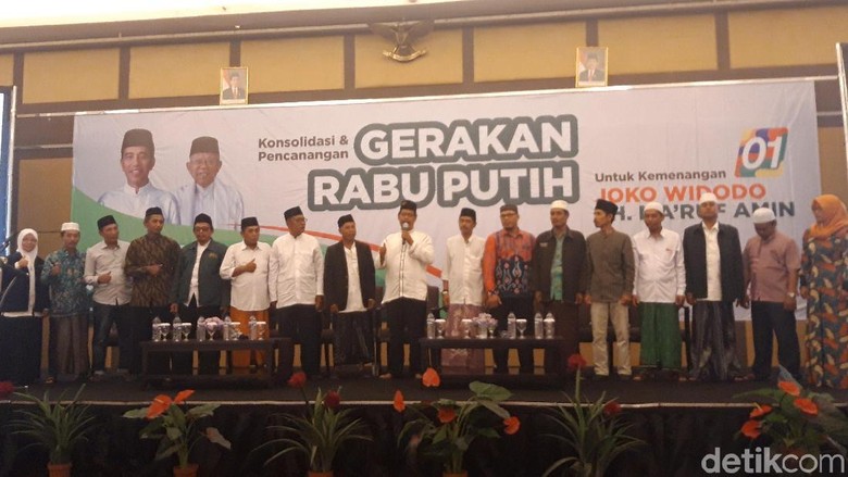 Ratusan Guru Ngaji di Jatim Sepakat Nyoblos Paslon Berbaju Putih Ratusan Guru Ngaji di Jatim Sepakat Nyoblos Paslon Berbaju Putih