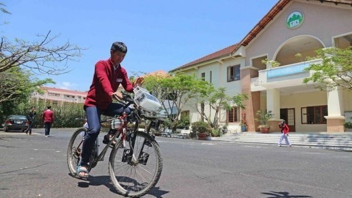 Siswa Asal Vietnam Menciptakan Sepeda Pembersih Udara