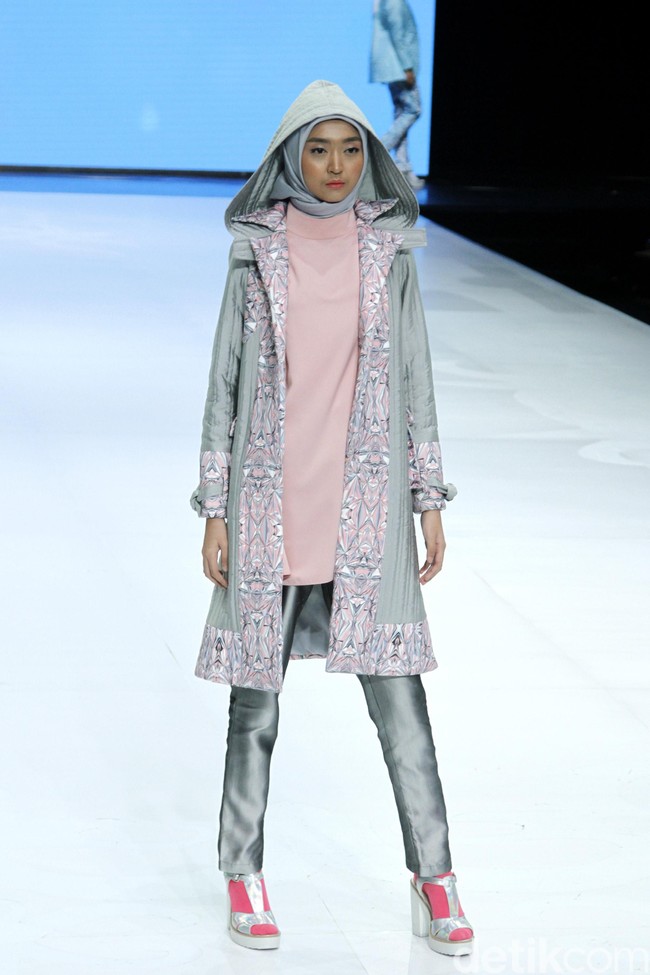 Fashion show busana muslim Shafira ini mengangkat tema bertajuk World Wonderer di Indonesia Fashion Week 2019, Jakarta Convention Center, Senayan, Jakarta. Jumat, [29/03/2019]. Foto: Mohammad Abduh/Wolipop
