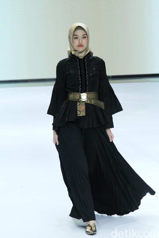 Fashion show busana muslim Shafira ini mengangkat tema bertajuk World Wonderer di Indonesia Fashion Week 2019, Jakarta Convention Center, Senayan, Jakarta. Jumat, [29/03/2019]. Foto: Mohammad Abduh/Wolipop
