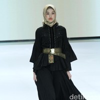 Fashion show busana muslim Shafira ini mengangkat tema bertajuk World Wonderer di Indonesia Fashion Week 2019, Jakarta Convention Center, Senayan, Jakarta. Jumat, [29/03/2019]. Foto: Mohammad Abduh/Wolipop