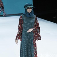 Fashion show busana muslim Shafira ini mengangkat tema bertajuk World Wonderer di Indonesia Fashion Week 2019, Jakarta Convention Center, Senayan, Jakarta. Jumat, [29/03/2019]. Foto: Mohammad Abduh/Wolipop