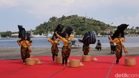 Selain tarian, diadakan pula sejumlah kegiatan lainnya seperti lomba hias boat tet-tet, lomba kayoh perahu naga, boat night exhibiton dan lomba masak kuah beulangong (Agus Setyadi/detikcom)