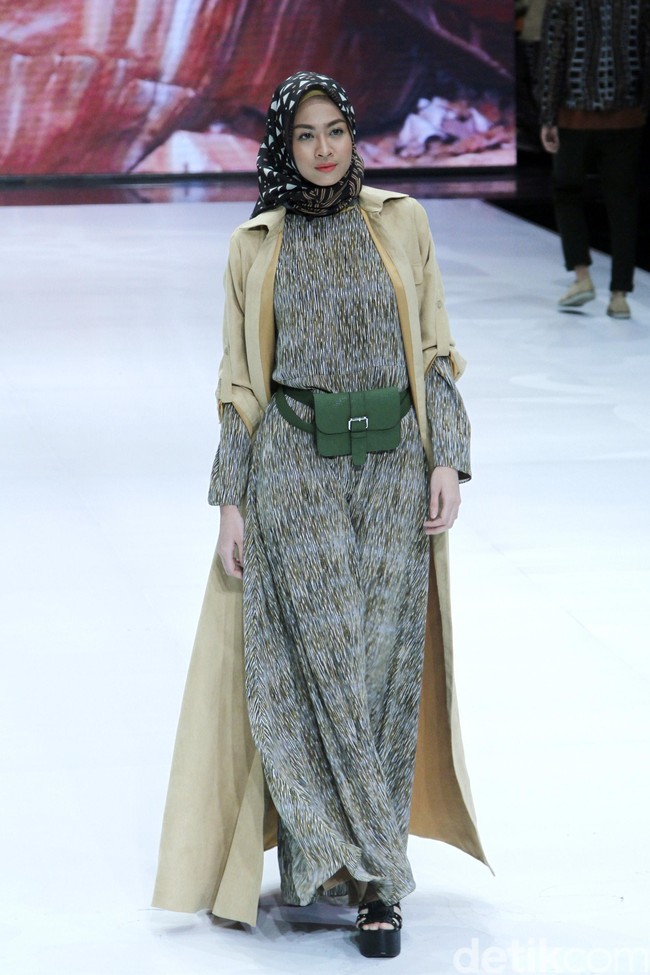 Fashion show busana muslim Shafira ini mengangkat tema bertajuk World Wonderer di Indonesia Fashion Week 2019, Jakarta Convention Center, Senayan, Jakarta. Jumat, [29/03/2019]. Foto: Mohammad Abduh/Wolipop