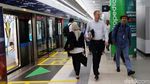 Suasana Hari Pertama MRT Jakarta Mulai Berbayar