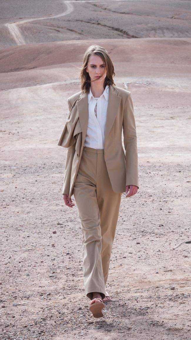 Anak dari Prabowo Subianto dan Titiek Soeharto itu memberikan berbagai pilihan busana pada koleksi untuk musim panas. Ada dress panjang, setelan blazer, chino pants, hingga busana berdetail lace. Foto: Dok. Didit Hediprasetyo