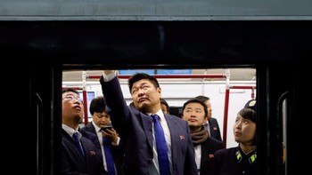 “Seluruh perjalanan di Korea Utara bersifat politis, di mana mereka ingin Anda keluar dari sisi lain dan menjadi seperti,‘ Anda tahu apa? Korea Utara tidak seburuk itu! tambahnya. (Foto: Reuters)