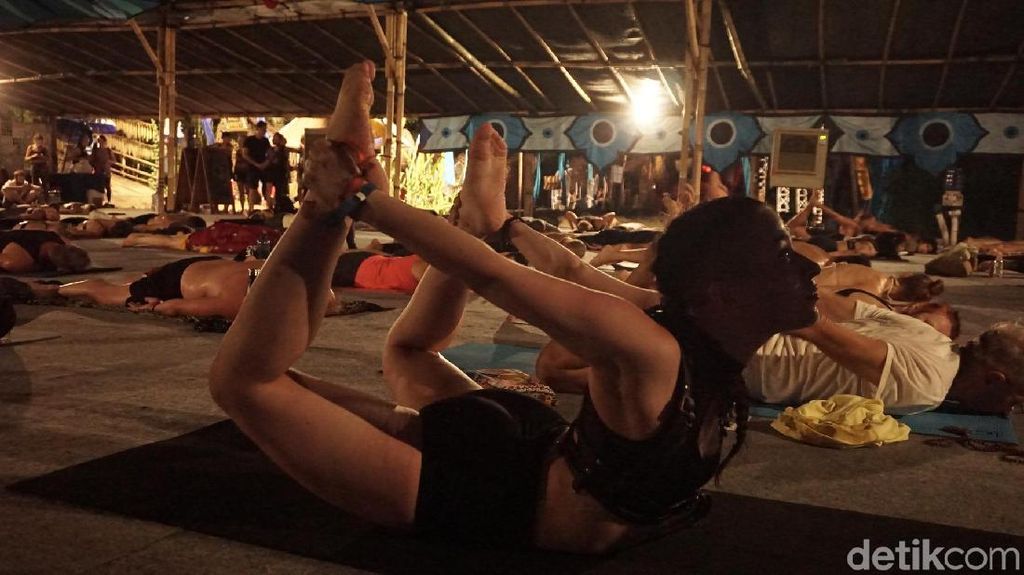 Black Metal Yoga, Karena Yoga Nggak Melulu Pakai Musik Selow Black Metal Yoga, Karena Yoga Nggak Melulu Pakai Musik Selow
