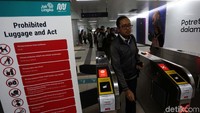 Setelah melakukan uji coba operasi tanpa dikenakan tarif, hari ini PT MRT Jakarta sudah memberlakukan tarif kepada masyarakat yang ingin menggunakan transportasi masal dengan rute Lebak Bulus-Bundaran HI.