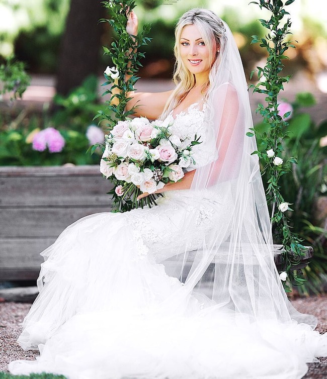 Namun sang suami membela istrinya itu. Dia bukan wanita pengeruk kekayaan, ucap Steve.  Foto: dok. Facebook, Instagram