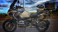 Mewah! Pakai Motor Rp700 Juta, Driver Ojol Ini Antar Pesanan Es Kopi