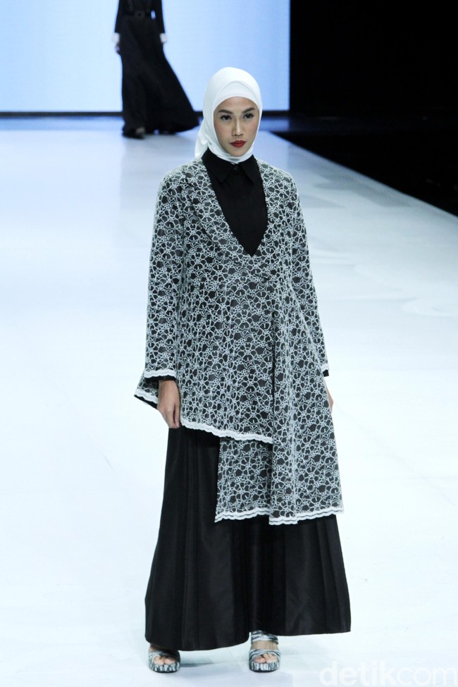 Fashion show busana muslim Shafira ini mengangkat tema bertajuk World Wonderer di Indonesia Fashion Week 2019, Jakarta Convention Center, Senayan, Jakarta. Jumat, [29/03/2019]. Foto: Mohammad Abduh/Wolipop