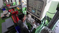 Pembangunan pabrik dengan konstruksi baja dua lantai seluas 6.400 m2 yang didirikan di lahan seluas 5.500 m2 ini siap mendukung program PLN.