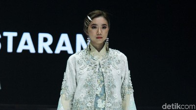 Foto: 15 Busana Bertema Keindahan Kalimantan Karya 6 Desainer x Wardah