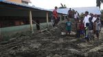 Momen Jokowi Sambangi Korban Banjir Bandang Sentani