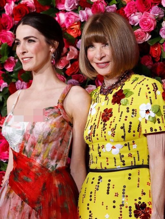 Sampai akhirnya, dia menjadi produser di acara talk show Late Night with Seth Myers. Punya keluarga dari kalangan jurnalistik ternyata membuat Bee juga ingin bekerja di dunia tersebut.  Foto: Getty Images