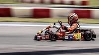 Meskipun ia hanya berhasil finis ketiga di kelas kadet, Kejurnas Gokart putaran ketiga di Sirkuit Gokart Sentul, Bogor, Jawa Barat, Minggu (31/3) lalu yang diakuinya sebagai ujicoba jelang menuju Italia. Foto: dok. Tanada Racing