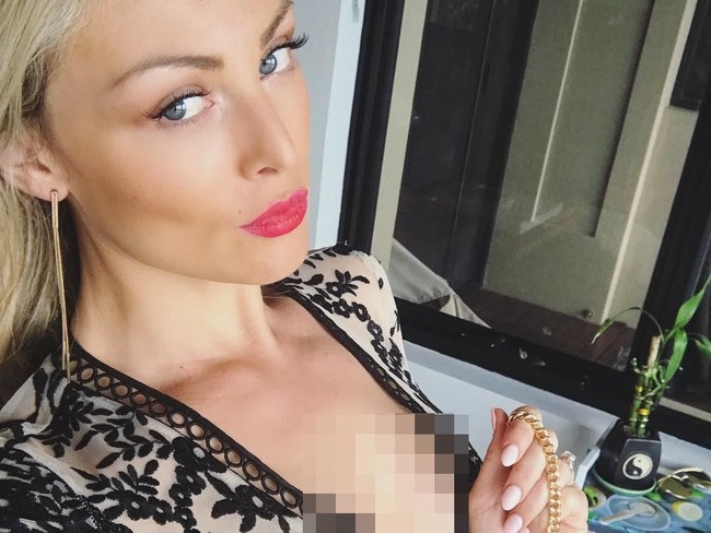 Pada 2012 Emily pindah ke Australia dan berteman dengan Steve. Keduanya pun saling jatuh cinta dan pacaran sejak lama.  Foto: dok. Facebook, Instagram