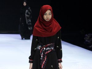 Semangat Hijrah, Baju Syari Mendominasi Bazaar Indonesia Fashion Week 2019