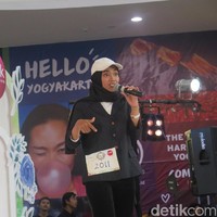 Beatbox pun memeriahkan audisi Sunsilk Hijab Hunt 2019 di Yogyakarta. Nur Ainun Yudistiati menampilkannya sambil menyanyi.  Foto: Rahmi Anjani/Wolipop