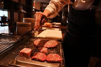 Sambut Kaisar Baru, Ada Burger Mewah Rp12,8 Juta di Jepang