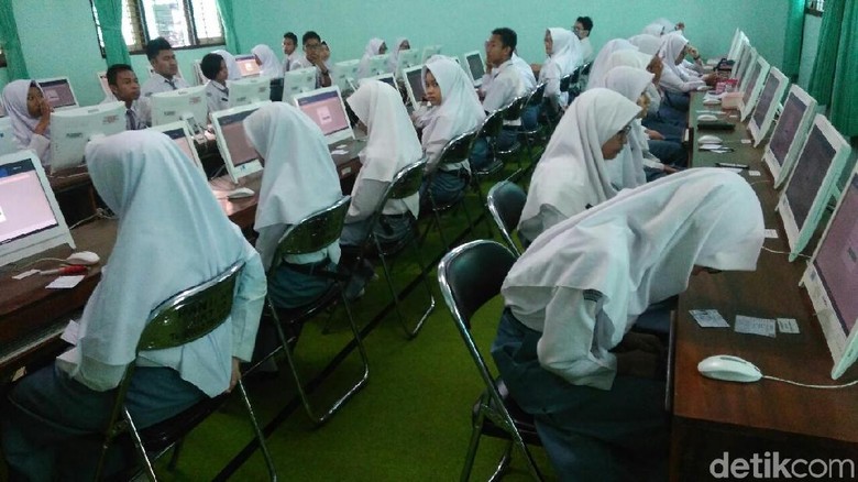 Tak Ada Komputer, Siswa di Aceh Ikut UNBK di Sekolah Tetangga Tak Ada Komputer, Siswa di Aceh Ikut UNBK di Sekolah Tetangga