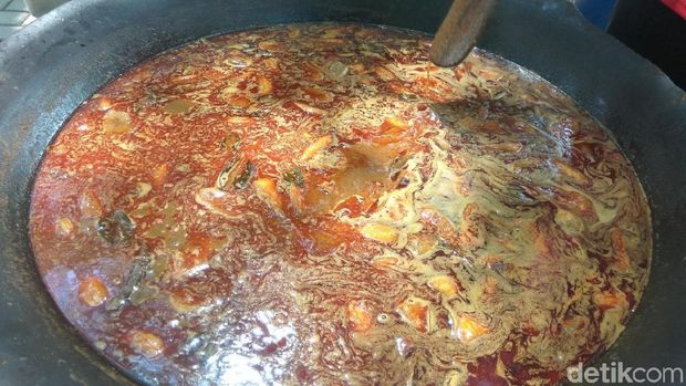 Ribuan Warga dan Bule Nikmati Kuah Beulangong di Festival Khanduri Laot