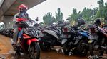 Parkir MRT Lebak Bulus Mulai Ramai Diisi Kendaraan