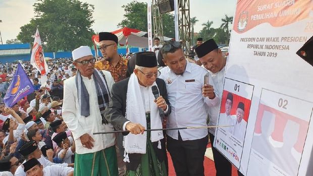 Simulasi Pencoblosan di Sumenep, Ma'ruf Amin: Pilih yang Baju Putih