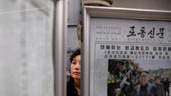Turis asal Australia, Elliot Davies mengatakan kepada National Geographic Setiap stasiun cukup banyak mencakup semua yang pemerintah benar-benar ingin orang-orang di Korea Utara mendengarkan. (Foto: Reuters)