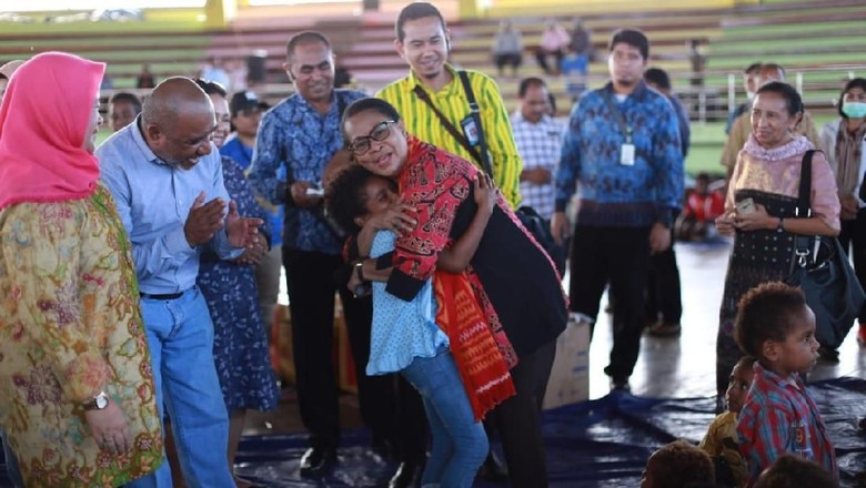 Menteri Yohana Minta Jajarannya Bantu Korban Banjir Sentani Pulihkan Trauma Menteri Yohana Minta Jajarannya Bantu Korban Banjir Sentani Pulihkan Trauma