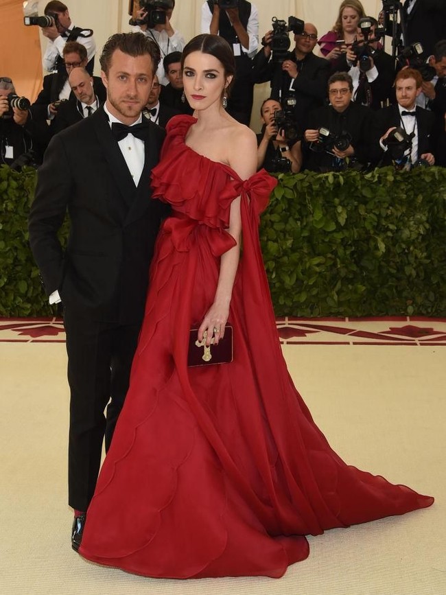 Meski ia sering tampil dengan gaun-gaun indah, namun wanita yang menikahi sutradara Italia Francesco Carrozzini mengaku tidak tertarik dengan fashion.  Foto: Getty Images