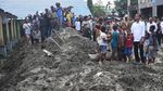 Momen Jokowi Sambangi Korban Banjir Bandang Sentani