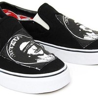 Di tahun yang sama, hadir pula Vans edisi Sex Pistols. Sudah bisa ditebak, sneakers Vans tersebut dihiasi potret album God Save the Queen yang kontroversial itu. (Foto: Ist.)