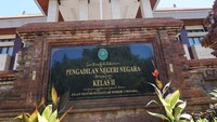 Hal yang memberatkan perbuatan terdakwa telah meresahkan masyarakat. Bahwa terdakwa belum mengganti uang I Gede Arya Sudarsana dan terdakwa telah membohongi suami dan anak-anak sahnya, kata ketua majelis hakim I Gede Yuliartha di PN Negara, Jl Mayor Sugianyar Nomor 1, Dauhwaru, Negara, Kabupaten Jembrana, Bali, Senin (1/4/2019).
