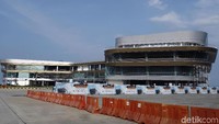 Dengan arsitektur dan desain yang modern, Dermaga Eksekutif Merak-Bakauheni ini boleh dibilang nggak kalah dengan Bandara Internasional.