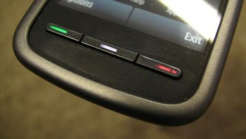 Ia mengusung desain layar sentuh dengan tiga tombol fisik seperti ini. Foto: phonescoop