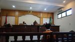 Air Mata Ayu yang Poliandri dan Porotin Suami Miliaran Rupiah