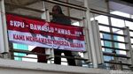 Spanduk Ancam KPU-Bawaslu Mejeng di Jakarta