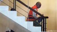 Atas perbuatannya itu KPK menetapkan Alexander Muskitta bersama tiga orang lainnya yaitu Direktur Teknologi dan Produksi PT Krakatau Steel, Wisnu Kuncoro, Kenneth Sutardja dan Kurniawan Eddy Tjokro, sebagai tersangka dalam dugaan kasus suap ini.
